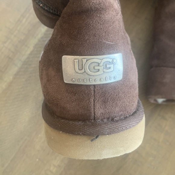 UGGS. - Picture 3 of 4